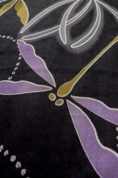Photo8: P0722K Used Japanese kimono Black YUKATA summer(made in Other than Japan) for women / Cotton. Gradation, Dragonfly pattern (Grade B) (8)