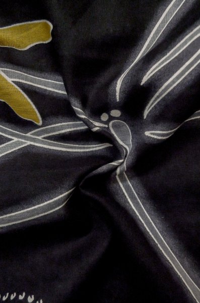 Photo12: P0722K Used Japanese kimono Black YUKATA summer(made in Other than Japan) for women / Cotton. Gradation, Dragonfly pattern (Grade B) (12)