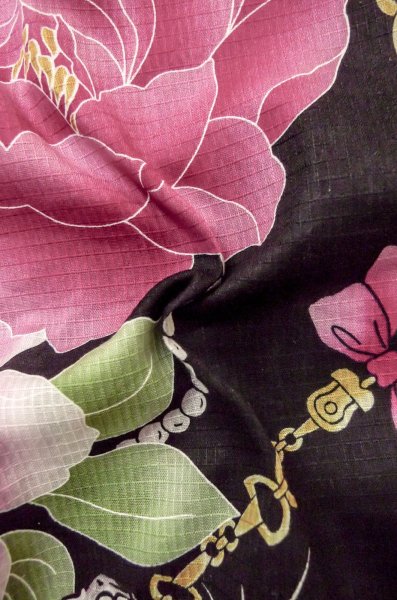 Photo12: P0722O Used Japanese kimono Black YUKATA summer(made in Other than Japan) for women / Cotton. Rose, Chains, Pearls, and Perfume Bottle Motifs (Grade B) (12)