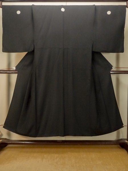 Photo1: P0722Q Vintage Japanese kimono Black MONTSUKI crests for men / Silk. (Grade B) (1)