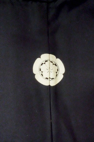Photo3: P0722Q Vintage Japanese kimono Black MONTSUKI crests for men / Silk. (Grade B) (3)