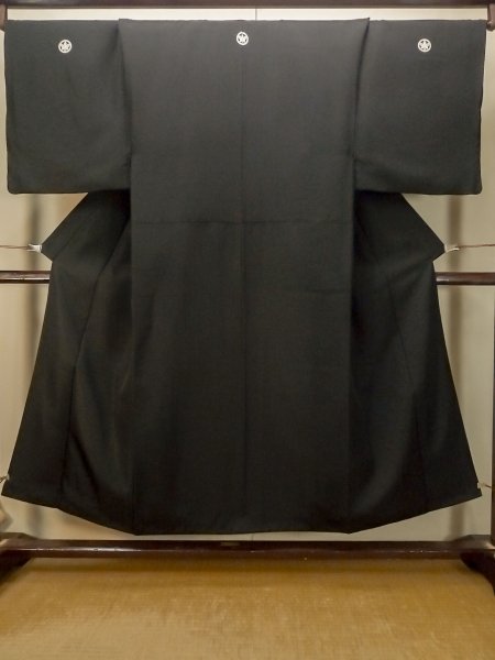 Photo1: P0722U Vintage Japanese kimono Black MONTSUKI crests for men / Silk. (Grade B) (1)