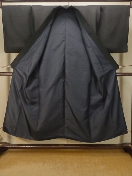 Photo2: P0722U Vintage Japanese kimono Black MONTSUKI crests for men / Silk. (Grade B) (2)