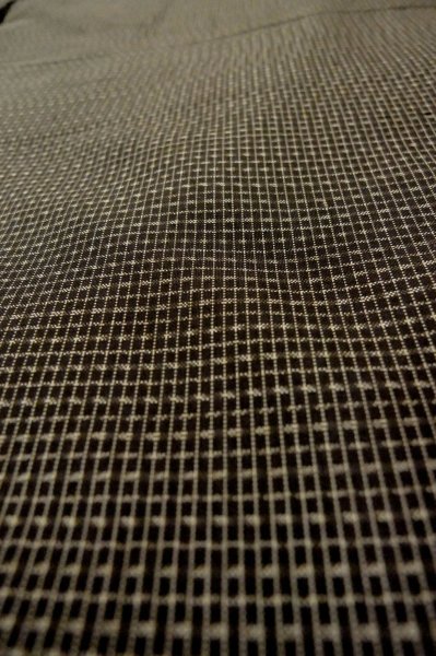 Photo6: P0723B Vintage Japanese kimono Dark Brown OSHIMA-TSUMUGI for men / Silk. Geometrical pattern (Grade C) (6)
