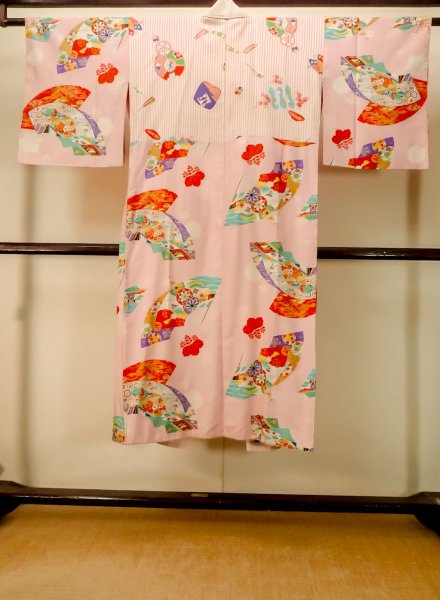 Photo2: P0731R Antique Japanese kimono Pink JUBAN undergarment for women / Silk. SAKURA cherry blossom, Upper body: cotton, Sleeves: silk (Grade D) (2)