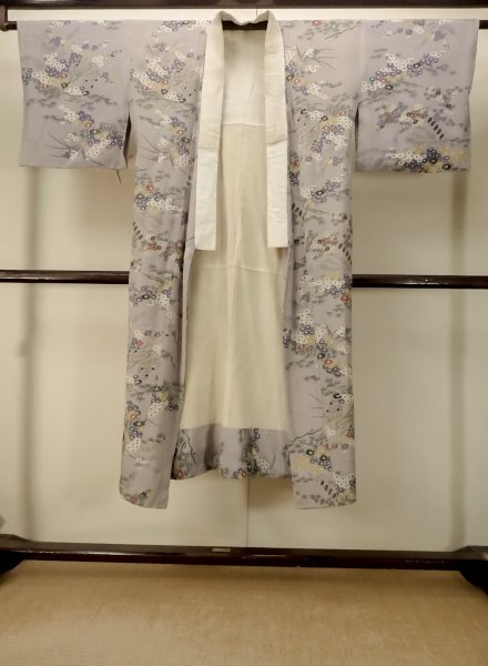 Photo1: P0731S Antique Japanese kimono Pale Grayish Wisteria JUBAN undergarment for women / Silk. Chrysanthemum, Discolored all over. Small holes all over. (Grade D) (1)