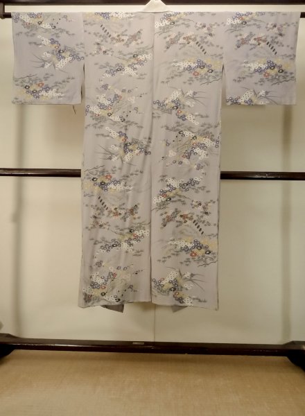 Photo2: P0731S Antique Japanese kimono Pale Grayish Wisteria JUBAN undergarment for women / Silk. Chrysanthemum, Discolored all over. Small holes all over. (Grade D) (2)