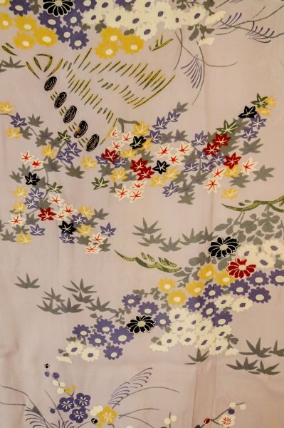 Photo3: P0731S Antique Japanese kimono Pale Grayish Wisteria JUBAN undergarment for women / Silk. Chrysanthemum, Discolored all over. Small holes all over. (Grade D) (3)