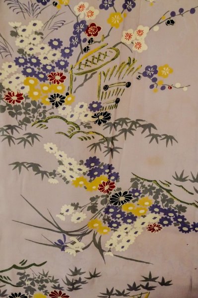 Photo4: P0731S Antique Japanese kimono Pale Grayish Wisteria JUBAN undergarment for women / Silk. Chrysanthemum, Discolored all over. Small holes all over. (Grade D) (4)
