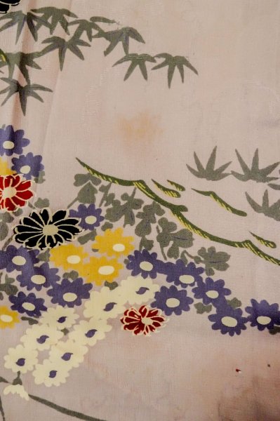 Photo6: P0731S Antique Japanese kimono Pale Grayish Wisteria JUBAN undergarment for women / Silk. Chrysanthemum, Discolored all over. Small holes all over. (Grade D) (6)