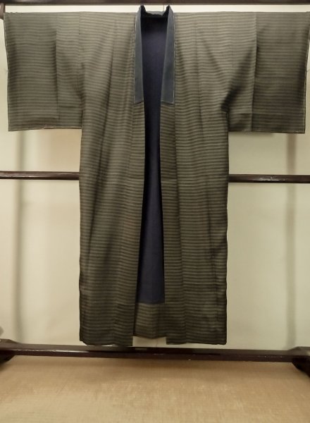 Photo1: P0731U Vintage Japanese kimono Brown Men's Juban for men / Silk. Stripes (Grade B) (1)