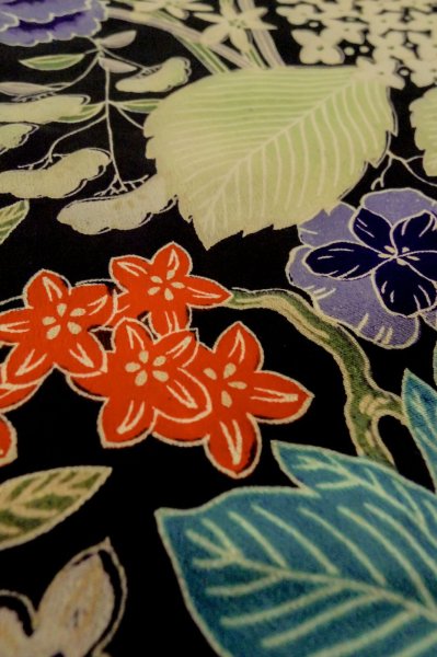 Photo10: P0731X Antique Japanese kimono Black JUBAN undergarment for women / Silk. Flower, Lightweight silk crepe fabric. Discolored all over. (Grade C) (10)