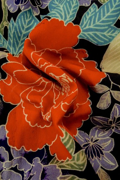 Photo12: P0731X Antique Japanese kimono Black JUBAN undergarment for women / Silk. Flower, Lightweight silk crepe fabric. Discolored all over. (Grade C) (12)