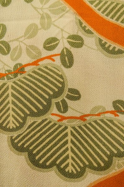 Photo5: P0731Y Antique Japanese kimono Pale Beige JUBAN undergarment for women / Silk. HAGI flower, Lightweight silk crepe fabric. More damages. Aging deterioration. The thread is partially loose. (Grade D) (5)