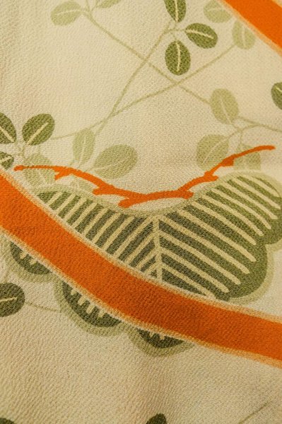 Photo6: P0731Y Antique Japanese kimono Pale Beige JUBAN undergarment for women / Silk. HAGI flower, Lightweight silk crepe fabric. More damages. Aging deterioration. The thread is partially loose. (Grade D) (6)