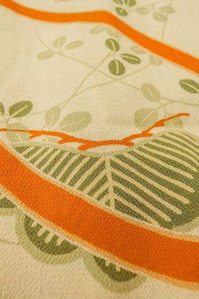 Photo9: P0731Y Antique Japanese kimono Pale Beige JUBAN undergarment for women / Silk. HAGI flower, Lightweight silk crepe fabric. More damages. Aging deterioration. The thread is partially loose. (Grade D) (9)