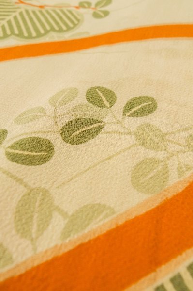 Photo10: P0731Y Antique Japanese kimono Pale Beige JUBAN undergarment for women / Silk. HAGI flower, Lightweight silk crepe fabric. More damages. Aging deterioration. The thread is partially loose. (Grade D) (10)