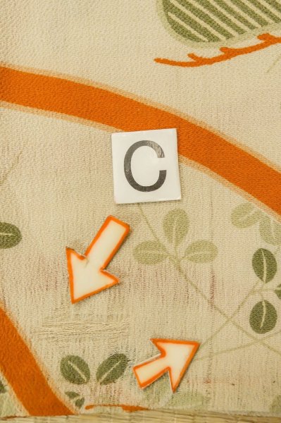 Photo16: P0731Y Antique Japanese kimono Pale Beige JUBAN undergarment for women / Silk. HAGI flower, Lightweight silk crepe fabric. More damages. Aging deterioration. The thread is partially loose. (Grade D) (16)