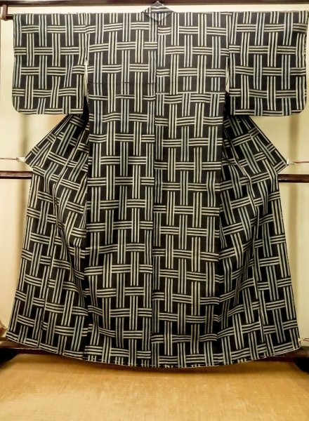 Photo1: Mint P0801E Vintage Japanese kimono Black TSUMUGI pongee for women / Silk. Plaid Checks (Grade A) (1)