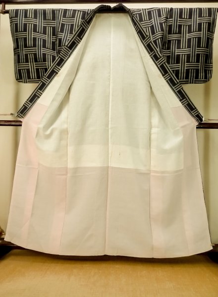 Photo2: Mint P0801E Vintage Japanese kimono Black TSUMUGI pongee for women / Silk. Plaid Checks (Grade A) (2)