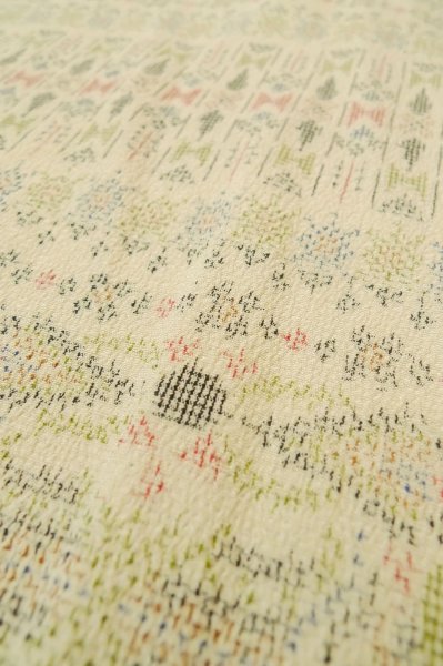 Photo8: P0818B Vintage Japanese kimono Ivory ORI woven for women / Silk. Geometrical pattern (Grade B) (8)