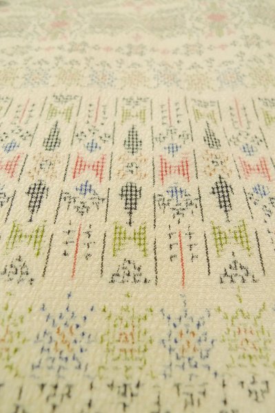 Photo9: P0818B Vintage Japanese kimono Ivory ORI woven for women / Silk. Geometrical pattern (Grade B) (9)