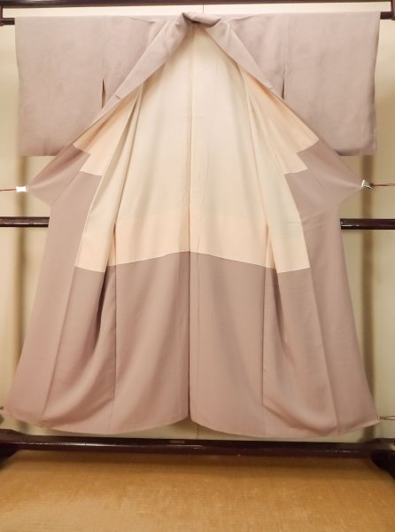 Photo2: P0818D Vintage Japanese kimono Pale Grayish Wisteria IROMUJI plain colored for women / Silk. (Grade B) (2)