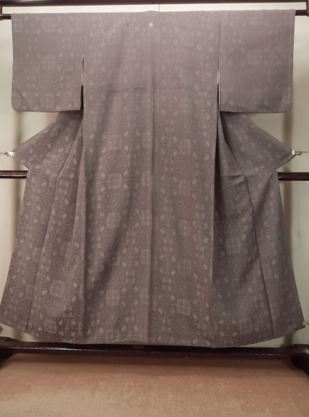 Photo1: P0818E Vintage Japanese kimono Grayish Wisteria IROMUJI plain colored for women / Silk., Base woven pattern: grapes. (Grade C) (1)