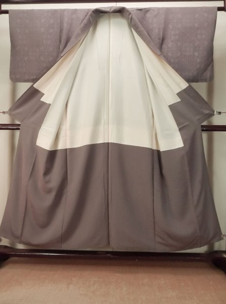 Photo2: P0818E Vintage Japanese kimono Grayish Wisteria IROMUJI plain colored for women / Silk., Base woven pattern: grapes. (Grade C) (2)