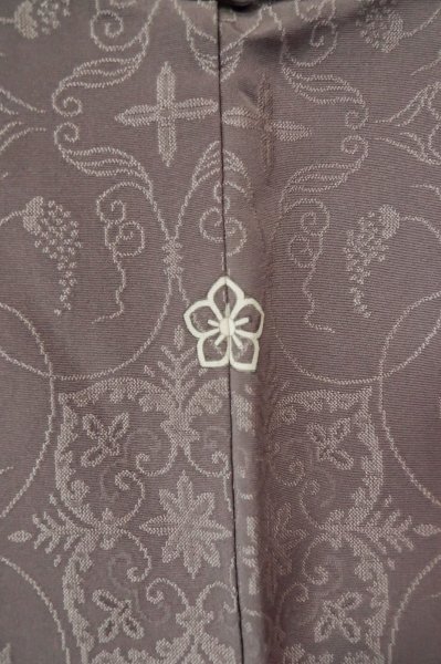 Photo5: P0818E Vintage Japanese kimono Grayish Wisteria IROMUJI plain colored for women / Silk., Base woven pattern: grapes. (Grade C) (5)