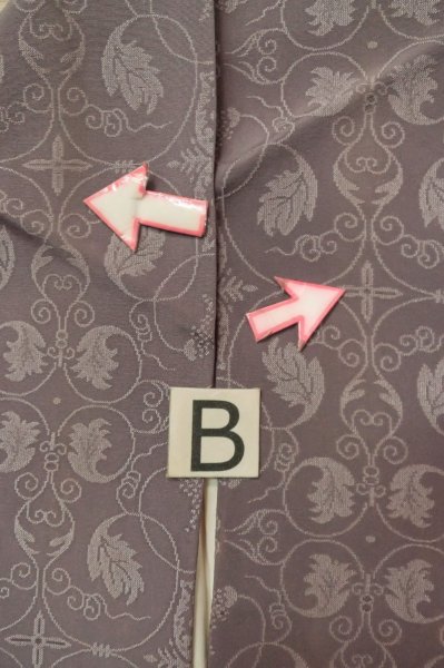 Photo16: P0818E Vintage Japanese kimono Grayish Wisteria IROMUJI plain colored for women / Silk., Base woven pattern: grapes. (Grade C) (16)