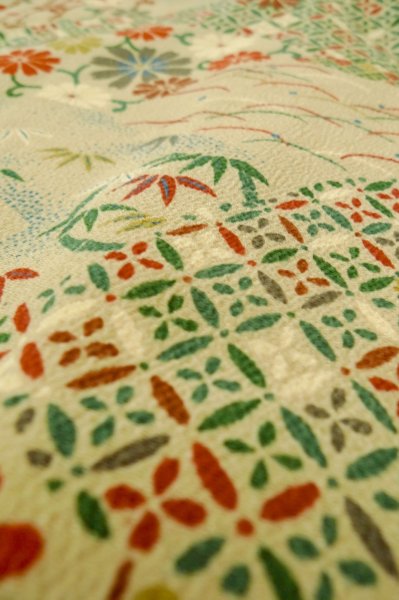 Photo8: Mint P0818F Vintage Japanese kimono Grayish Beige KOMON dyed for women / Silk. Flower (Grade A) (8)