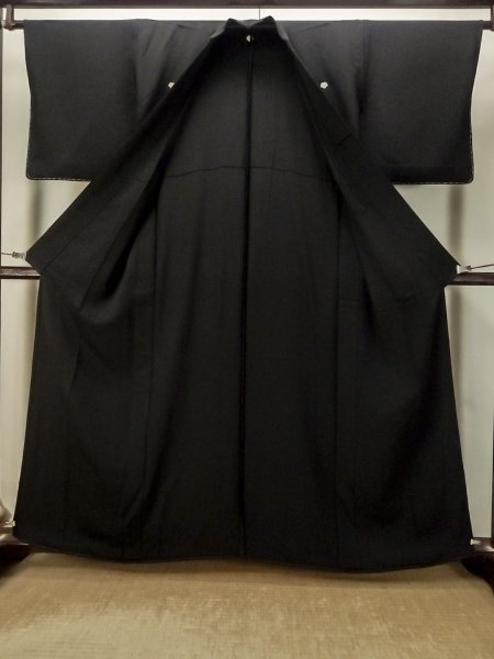 Photo2: Mint P0818N Vintage Japanese kimono Black MONTSUKI crests for women / Silk. (Grade A) (2)