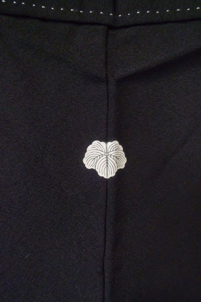 Photo3: Mint P0818N Vintage Japanese kimono Black MONTSUKI crests for women / Silk. (Grade A) (3)