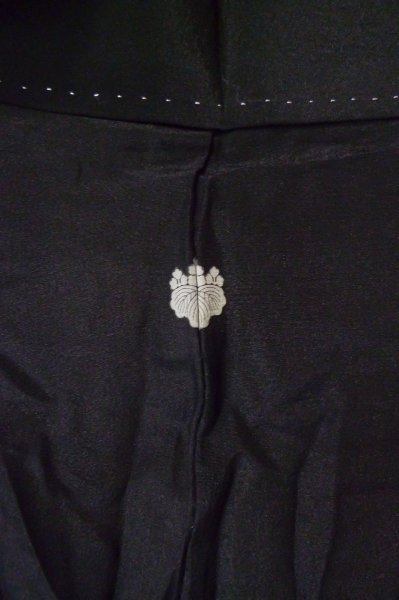 Photo3: P0818O Vintage Japanese kimono Black MONTSUKI crests for women / Silk. (Grade B) (3)
