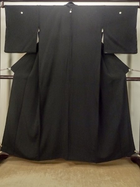 Photo1: P0818Q Vintage Japanese kimono Black MONTSUKI crests for women / Silk. (Grade B) (1)