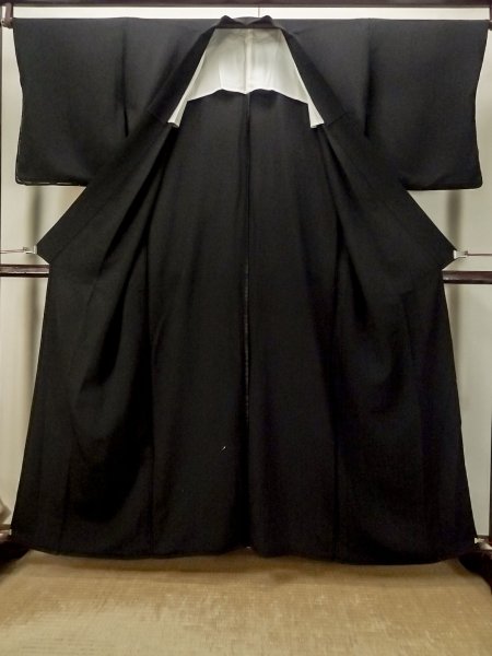 Photo2: P0818Q Vintage Japanese kimono Black MONTSUKI crests for women / Silk. (Grade B) (2)