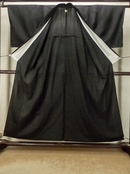 Photo2: P0818S Vintage Japanese kimono Black MONTSUKI crests for women / Silk. (Grade D) (2)