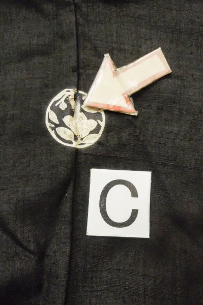 Photo16: P0818S Vintage Japanese kimono Black MONTSUKI crests for women / Silk. (Grade D) (16)