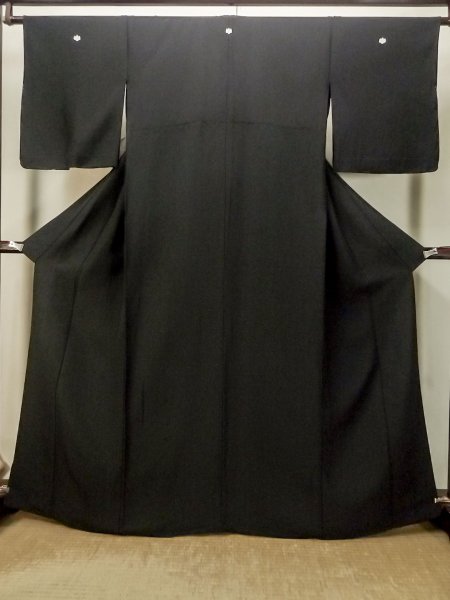Photo1: Mint P0818T Vintage Japanese kimono Black MONTSUKI crests for women / Silk. (Grade A) (1)