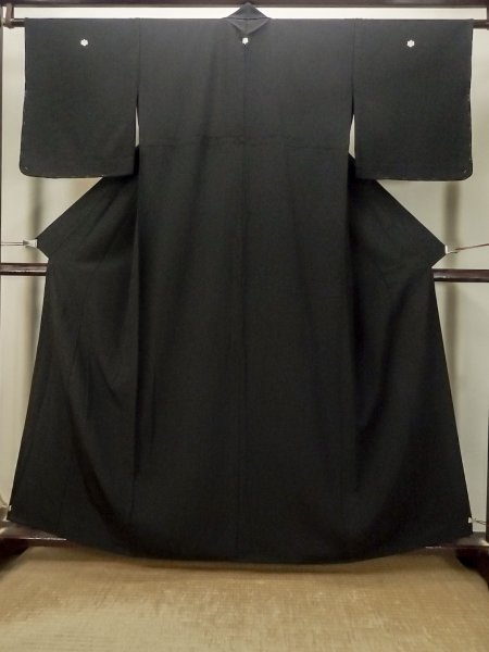 Photo1: Mint P0818U Vintage Japanese kimono Black MONTSUKI crests for women / Silk. (Grade A) (1)