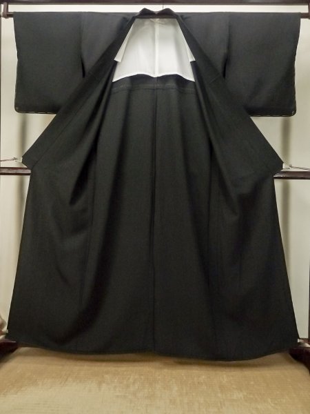 Photo2: Mint P0818U Vintage Japanese kimono Black MONTSUKI crests for women / Silk. (Grade A) (2)