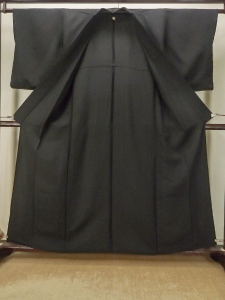 Photo2: Mint P0818X Vintage Japanese kimono Black MONTSUKI crests for women / Silk. (Grade A) (2)