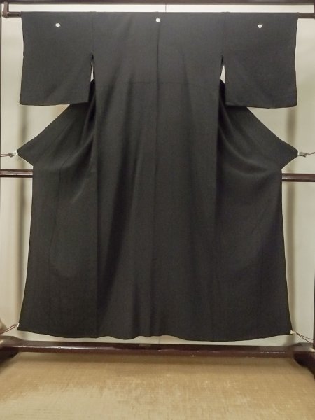 Photo1: P0818Y Vintage Japanese kimono Black MONTSUKI crests for women / Silk. (Grade B) (1)