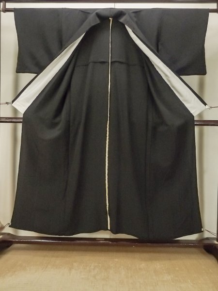 Photo2: P0818Y Vintage Japanese kimono Black MONTSUKI crests for women / Silk. (Grade B) (2)