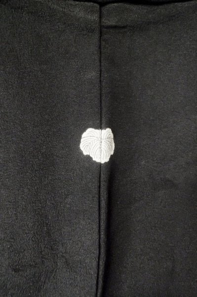 Photo3: P0818Y Vintage Japanese kimono Black MONTSUKI crests for women / Silk. (Grade B) (3)