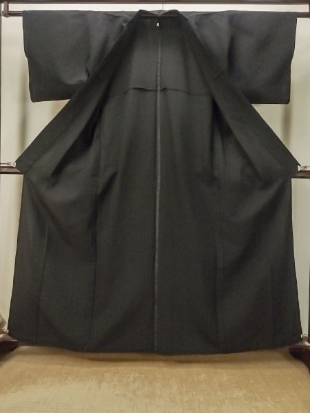 Photo2: P0818Z Vintage Japanese kimono Black MONTSUKI crests for women / Silk. (Grade B) (2)