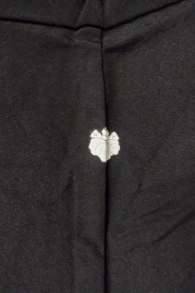 Photo3: P0818Z Vintage Japanese kimono Black MONTSUKI crests for women / Silk. (Grade B) (3)