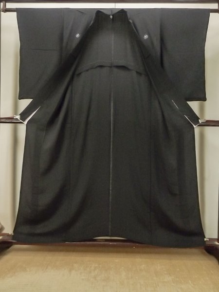 Photo2: P0819B Vintage Japanese kimono Black MONTSUKI crests for women / Silk. (Grade B) (2)