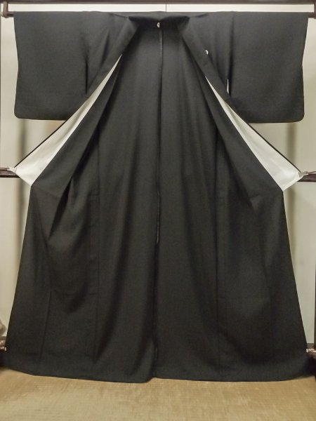 Photo2: P0819C Vintage Japanese kimono Black MONTSUKI crests for women / Silk. (Grade B) (2)
